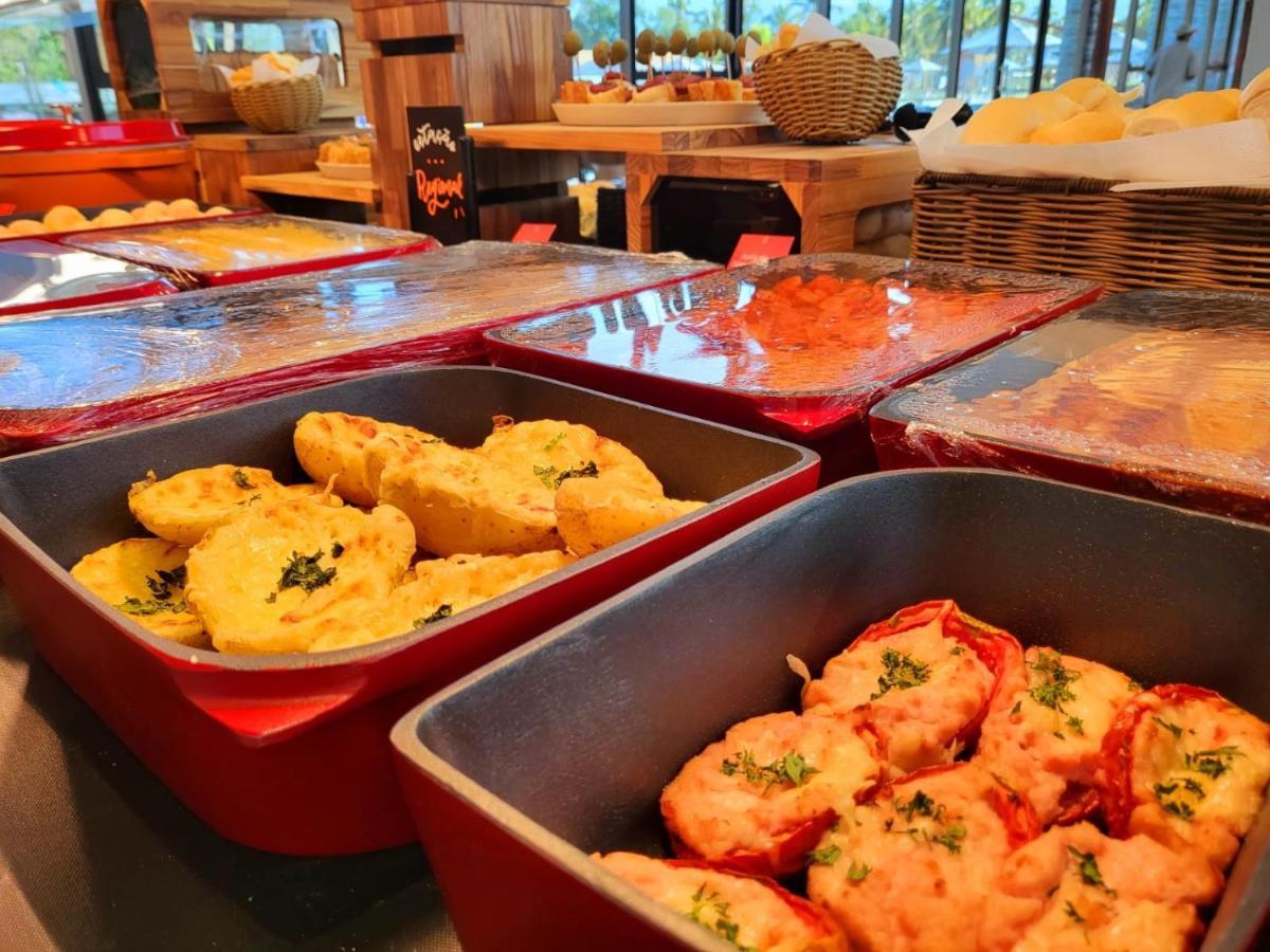 Ipioca Beach Resort Maceio Exterior photo Food at the buffet