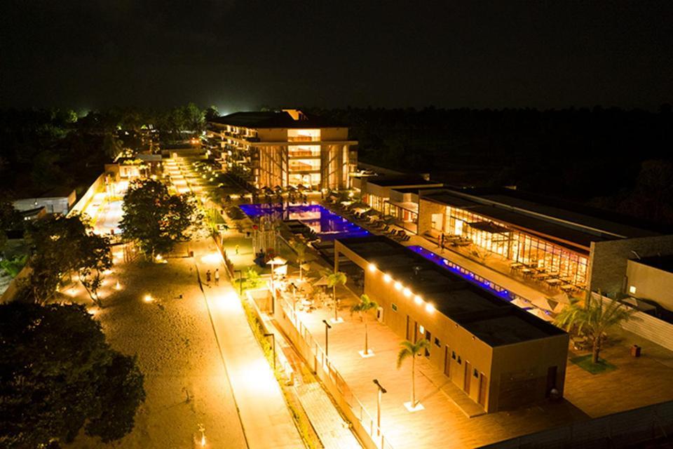Ipioca Beach Resort Maceio Exterior photo The resort at night